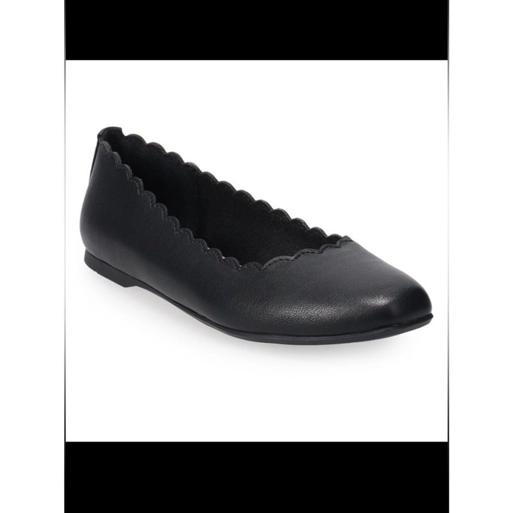 LC 6.5 Giselle Black Scalloped Faux Leather Memory Foam Ballet Flats